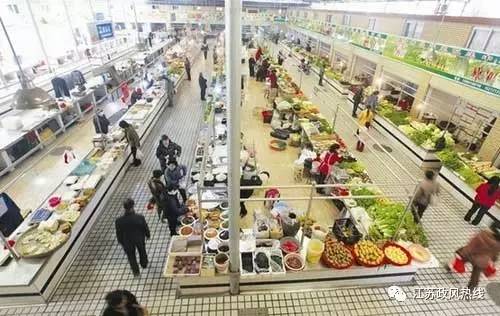 到市集或商場(chǎng)買東西要想不缺斤少兩，就得看商家是不是統(tǒng)一配的電子稱。(圖2)