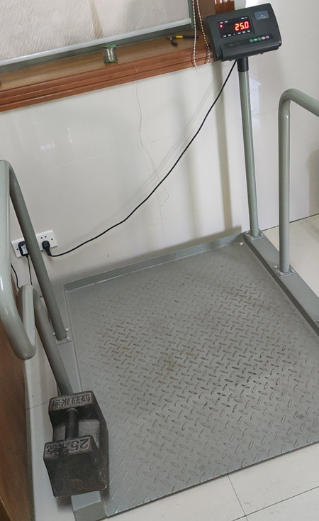 4月1日出售2臺(tái)T605輪椅秤(雙扶手,碳鋼)給河南譽(yù)美腎病醫(yī)院(圖1) 輪椅秤