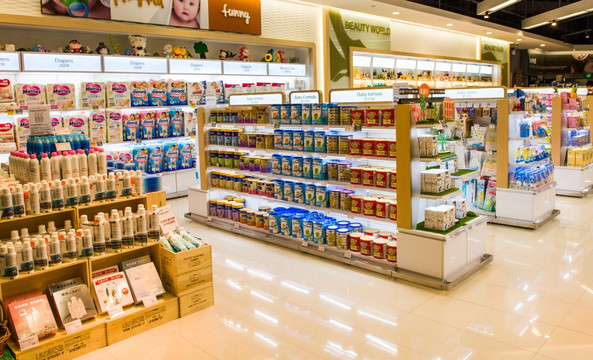 鄰里生活雙支柱 日用品商店與食品店的共生之道